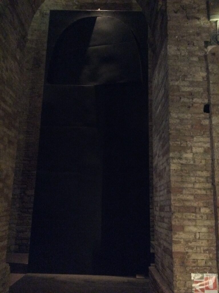 Alberto Burri Grande Nero 1980 Perugia e1439509166239 Burriana / 2. Viaggio in Italia sulle tracce di Alberto Burri. A Perugia, fra il Grande Nero della Rocca Paolina e le memorie dell'incontro magico con Beuys