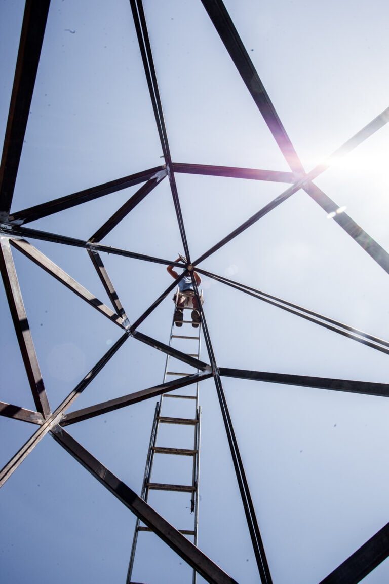 Andreco installazione nelle Serre dei Giardini Margherita a Bologna work in progress 2 Nuova installazione pubblica per Andreco. Nelle Serre dei Giardini Margherita, a Bologna, un grande poliedro in ferro celebra il paesaggio