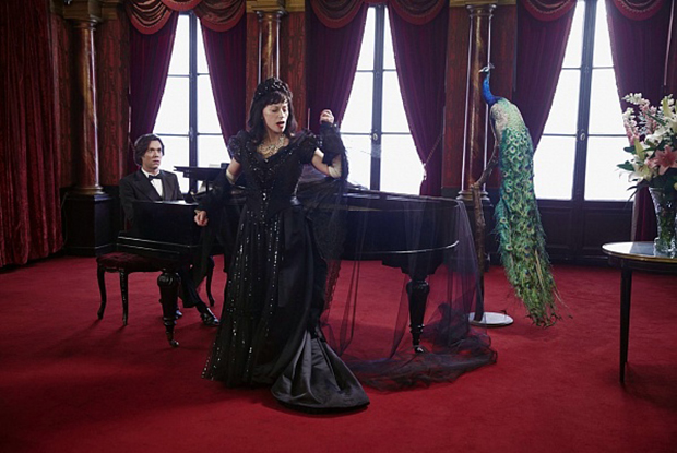 Cindy Sherman interpreta Maria Callas per il nuovo video di Francesco Vezzoli. Il debutto il 15 settembre ad Atene, nell’Odeon di Erode Attico