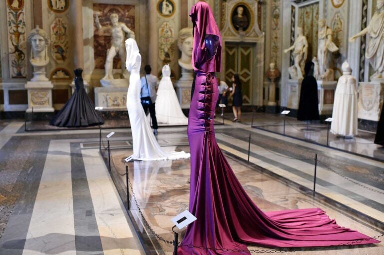 Couture Sculpture Azzedine Alaïa in the History of Fashion Villa Borghese Morto Azzedine Alaïa, lo “scultore della moda” franco-tunisino