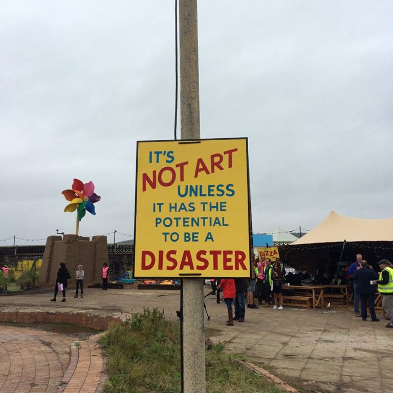 Dismaland 4 Parco degli orrori, progetto artistico o museo all'aperto? Ecco le immagini di Dismaland, il surreale luna park creativo ideato in Inghilterra da Banksy