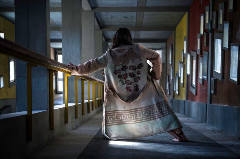 Dolomiti Contemporanee - Uno dei progetti di rigenerazione a Borca. Le coperte originali (Lanerossi) diventano cappotti (progetto Anna Poletti e Giorgio Tollot) - photo Giacomo De Donà