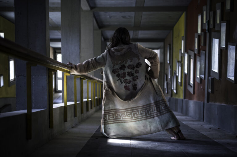 Dolomiti Contemporanee - Uno dei progetti di rigenerazione a Borca. Le coperte originali (Lanerossi) diventano cappotti (progetto Anna Poletti e Giorgio Tollot) - photo Giacomo De Donà