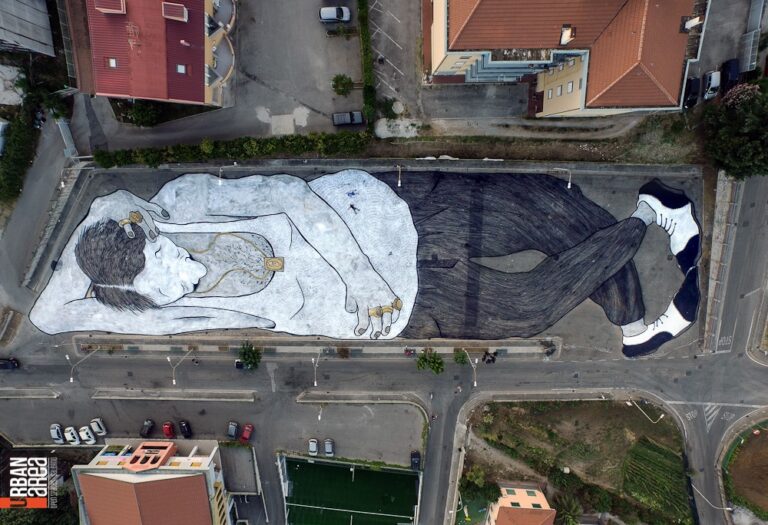 EllaPitr Eros Quadrivio di Campagna 2015 2 Ella & Pitr a Salerno. Street art oversize per cittadini sognatori. Come riprendersi una piazza, tramutandola in una gigantesca tela