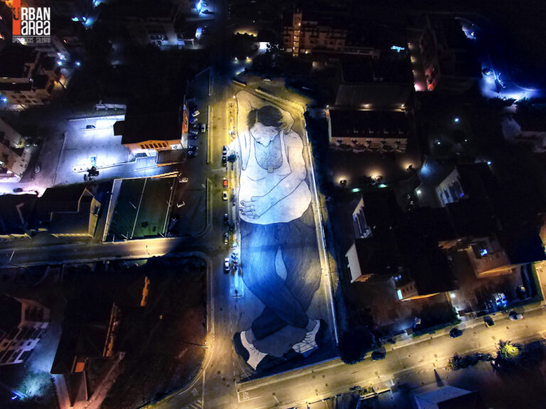 EllaPitr Eros Quadrivio di Campagna 2015 5 Ella & Pitr a Salerno. Street art oversize per cittadini sognatori. Come riprendersi una piazza, tramutandola in una gigantesca tela