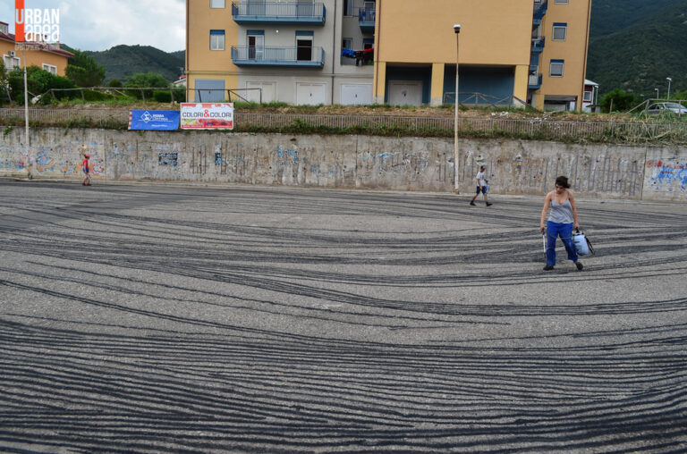 EllaPitr Eros Quadrivio di Campagna 2015 work in progress 4 Ella & Pitr a Salerno. Street art oversize per cittadini sognatori. Come riprendersi una piazza, tramutandola in una gigantesca tela