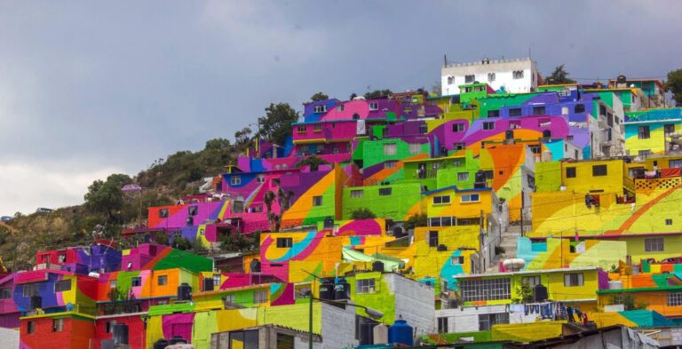 German Crew a Palmitas Messico 2015 2 Street art o land art? In Messico, sulla collina di Pachuca, i German Crew trasformano un quartiere degradato in una straordinaria opera pittorica