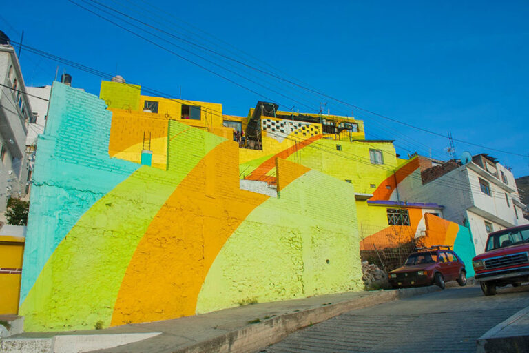 German Crew a Palmitas Messico 2015 ph. Keblog 2 Street art o land art? In Messico, sulla collina di Pachuca, i German Crew trasformano un quartiere degradato in una straordinaria opera pittorica