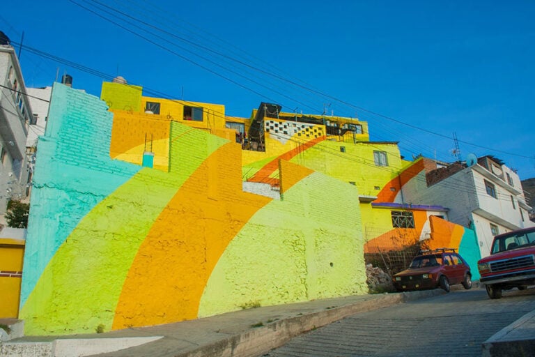 German Crew a Palmitas Messico 2015 ph. Keblog 2 Street art o land art? In Messico, sulla collina di Pachuca, i German Crew trasformano un quartiere degradato in una straordinaria opera pittorica