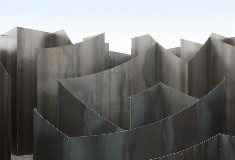 Gijs Van Vaerenbergh Labyrinth – an exhibition of boolean voids Genk Il duo di artisti-architetti Gijs Van Vaerenbergh torna alla ribalta con Labyrinth. Un’installazione con cui in Belgio si celebrano i dieci anni del C-mine art centre a Genk: ecco le immagini