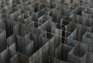 Il duo di artisti-architetti Gijs Van Vaerenbergh torna alla ribalta con Labyrinth. Un’installazione con cui in Belgio si celebrano i dieci anni del C-mine art centre a Genk: ecco le immagini