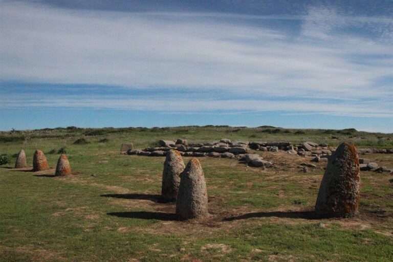 Il Complesso Nuragico di Tamuli Vietato denunciare il viadotto costruito sopra un Nuraghe. La Soprintendenza archeologica di Cagliari censura la performance dell'artista Nicola Mette