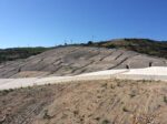 Il Grande Cretto di Gibellina dettagli Burriana / 5. Viaggio in Italia sulle tracce di Alberto Burri. Arrivo al Grande Cretto, sorto in Sicilia sulle rovine di Gibellina