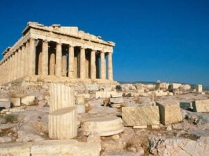 In Grecia è boom di metal detector. Con la crisi, gli scavi illegali diventano nuova fonte di reddito. E reperti archeologici ancora sepolti rischiano di finire sul mercato nero