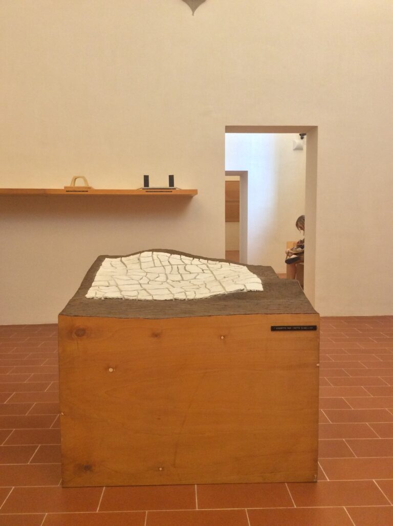 Il modello del Grande Cretto di Gibellina conservato alla Fondazione Palazzo Albizzini Collezione Burri Citta di Castello e1440317343920 Burriana / 5. Viaggio in Italia sulle tracce di Alberto Burri. Arrivo al Grande Cretto, sorto in Sicilia sulle rovine di Gibellina