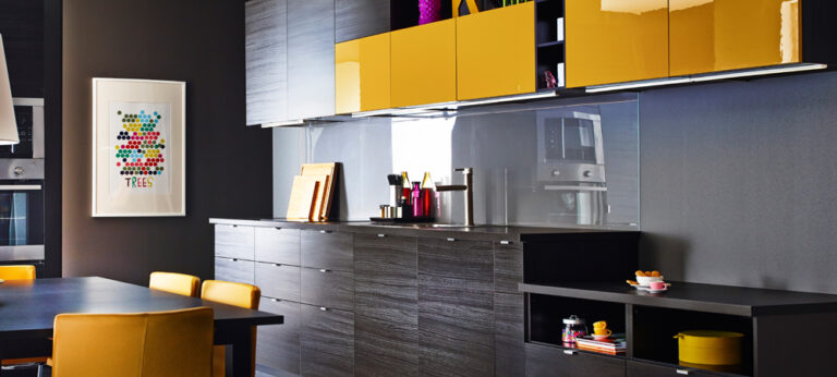 La cucina Kitchen originale di Ikea Arredamento d'autore, a prezzi da Ikea. Archistar come Bjarke Ingels, Henning Larsen e Norm customizzano i mobili del gigante svedese, ecco le immagini