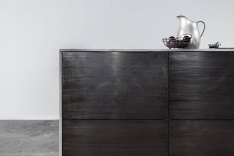 La cucina Kitchen rivisitata da Norm 1 Arredamento d'autore, a prezzi da Ikea. Archistar come Bjarke Ingels, Henning Larsen e Norm customizzano i mobili del gigante svedese, ecco le immagini