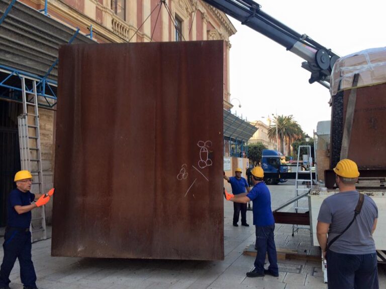 Lo spostamento della Carboniera di Jannis Kounellis a Bari 5 Le traversie di Jannis Kounellis a Bari. Già oggetto di diversi atti vandalici, la sua Carboniera ora emigra da piazza Ferrarese alla Cittadella della Cultura: ecco le immagini