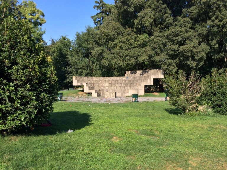 Lopera pubblica di Arman Burriana / 1. Viaggio in Italia sulle tracce di Alberto Burri. Dal Teatro Continuo a Milano all'Umbria, terra natale del grande artista