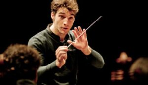 Una nuova stella nel firmamento musicale. Il venticinquenne italo-svizzero Lorenzo Viotti vince il concorso per giovani direttori d’orchestra del Festival di Salisburgo