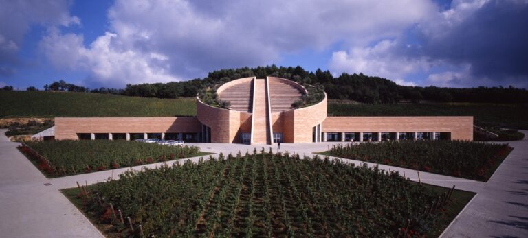 Mario Botta, Cantina Petra, Suvereto 2003 - photo Enrico Cano