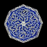 Mattonella ottagonale di ceramica con corpo in “pasta fritta” - Iran orientale, Mashhad, 1620 ca. - Collezione al-Sabah, Kuwait
