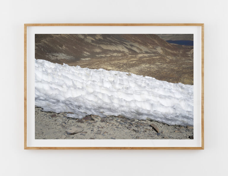 Myeongoo Kim Untitled Snow 2014 Archival Inkjet Print. Cerro Chacaltaya Bolivia 44 x 30 inch Un nuovo spazio espositivo di matrice italiana a New York. A Brooklyn apre Room Service: debutto con una personale del coreano Myeongsoo Kim