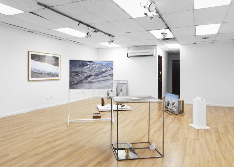 Myeongsoo KIm Expedition Chacaltaya 2015 Installation view at ROOMSERVICE Un nuovo spazio espositivo di matrice italiana a New York. A Brooklyn apre Room Service: debutto con una personale del coreano Myeongsoo Kim