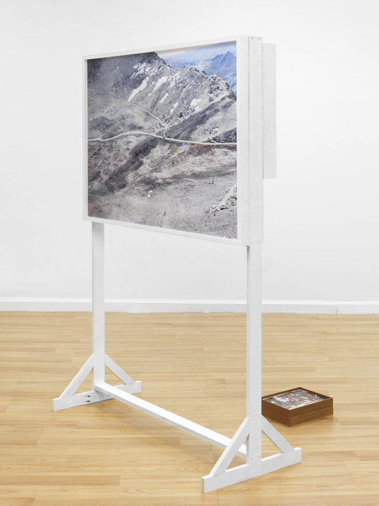 Myeongsoo KIm Expedition Chacaltaya Part I 2015 Installation view at ROOMSERVICE Un nuovo spazio espositivo di matrice italiana a New York. A Brooklyn apre Room Service: debutto con una personale del coreano Myeongsoo Kim