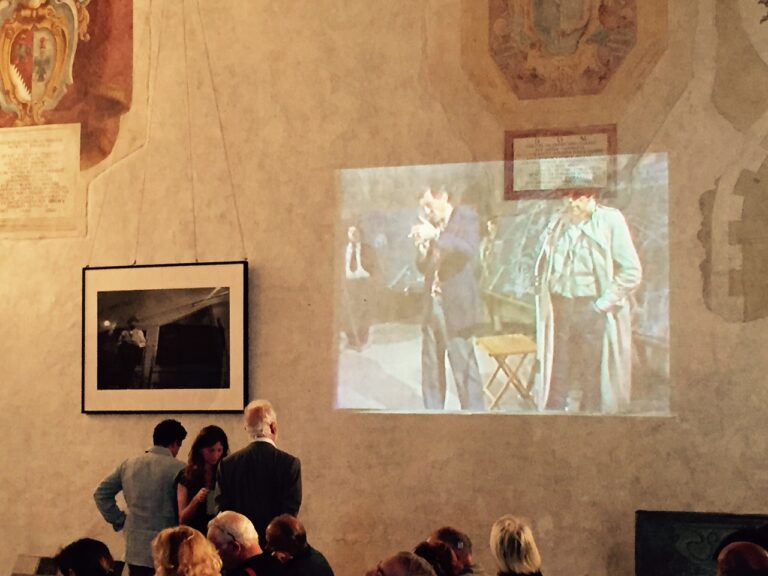 Pianeta Beuys a Todi Da Joseph Beuys ad Alberto Burri, a Bruno Ceccobelli. Tanta arte (e un po' di vino) nell'edizione 2015 del Todi Festival, ecco le immagini