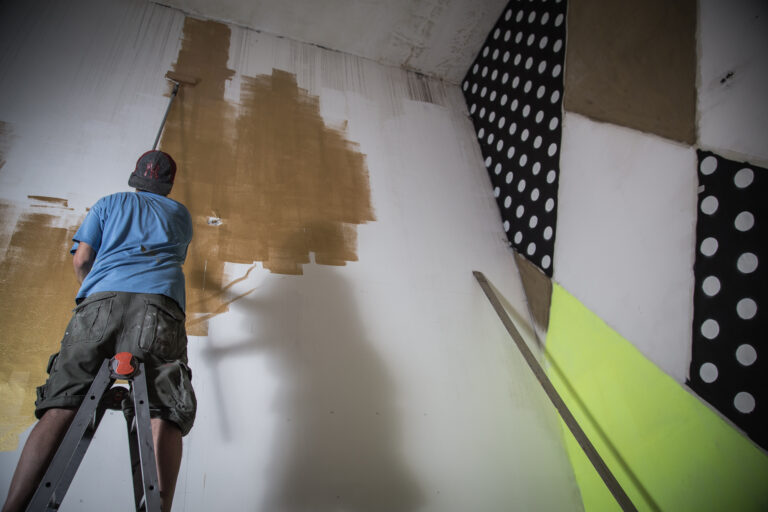 Uno al lavoro Ecco come sono oggi gli spazi dell’ex Caserma Guido Reni a Roma, che diventeranno la Città della Scienza. Da domani tutti li potranno vedere per l'Outdoor Camp...