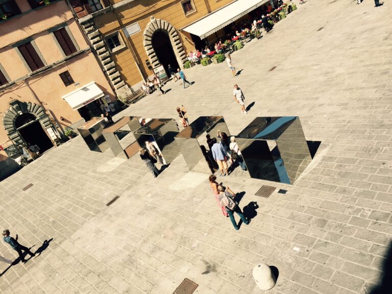 Valentina Palazzari Il muro dei muri Todi Da Joseph Beuys ad Alberto Burri, a Bruno Ceccobelli. Tanta arte (e un po' di vino) nell'edizione 2015 del Todi Festival, ecco le immagini