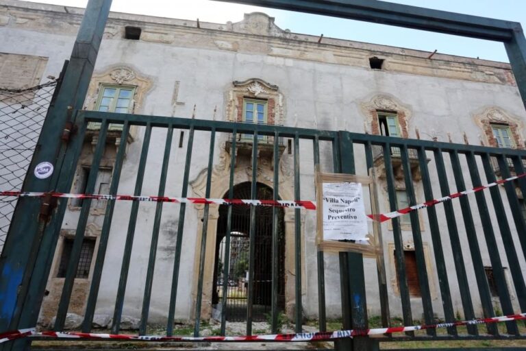 Villa Di Napoli sotto sequestro preventivo foto La Repubblica Palermo, Villa Di Napoli: ennesimo scandalo della Regione Siciliana. Stuprato un gioiello architettonico di origini arabo-normanne. Decenni di furti e degrado