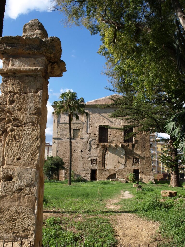 Villa di Napoli Pelermo 2 Palermo, Villa Di Napoli: ennesimo scandalo della Regione Siciliana. Stuprato un gioiello architettonico di origini arabo-normanne. Decenni di furti e degrado