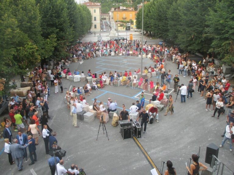 opening 24 agosto piazza XVII Aprile foto courtesy Vittorio Prayer Un Terzo Paradiso per il compleanno dell'ONU. Per i 70 anni dell'organizzazione l'Italia dona una grande installazione di Michelangelo Pistoletto: ecco le immagini della preview