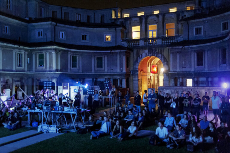 01. Path Festival Verona 2 6 settembre 2015 foto Ana Blagojevic Tutte le immagini di Path Festival: quattro giornate a Verona tra musica, nuove tecnologie e design ecosostenibile, in dialogo con la tradizione culturale scaligera