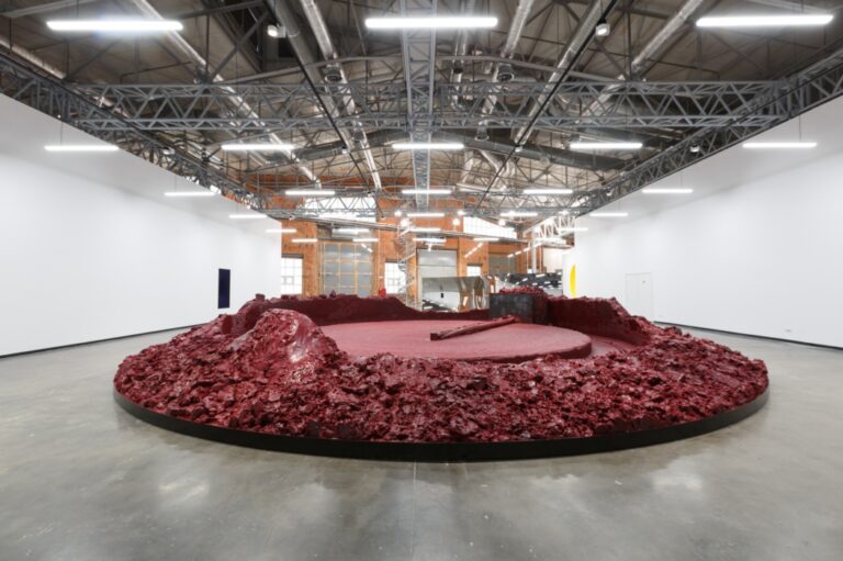 Anish Kapoor My Red Homeland 2003 foto Nic Tenwiggenhorn La prima volta di Anish Kapoor in Russia. Ecco le immagini dalla preview della grande mostra al Jewish Museum di Mosca