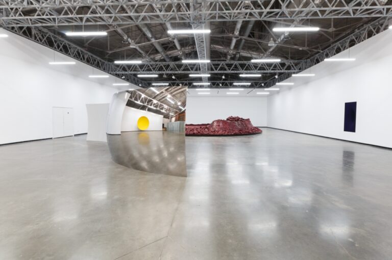 Anish Kapoor My Red Homeland Jewish Museum Mosca 1 La prima volta di Anish Kapoor in Russia. Ecco le immagini dalla preview della grande mostra al Jewish Museum di Mosca