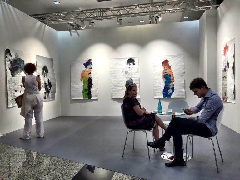 Art International 2015 Istanbul 14 Non solo Biennale di Istanbul. Sul Corno d'Oro c'è anche la fiera Art International, con tanta Italia fra gli stand: ecco le immagini dell'opening