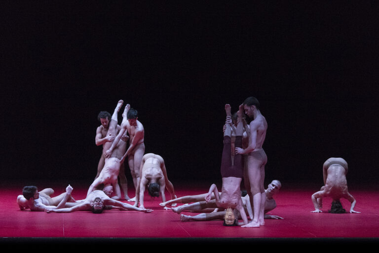 Atlante del gesto Rituale foto Rocco Casaluci Atlante del Gesto. La Fondazione Prada sceglie Virgilio Sieni per un ciclo di azioni coreografiche concepito per la nuova sede di Milano