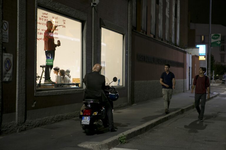 Cai Guo-Qiang durante l’allestimento di Peasant da Vincis al Museo Nazionale della Scienza e della Tecnologia Leonardo da Vinci, Milano 2015 - photo Wen-You Cai – courtesy Cai Studio