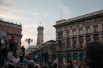 Collettivo Casagrande Bombardeo de Poemas sobre Milán foto Carlo di Pasquale 08 Una pioggia di poesie, su Milano. Ecco le straordinarie immagini della performance di poesia aerea del collettivo cileno Casagrande