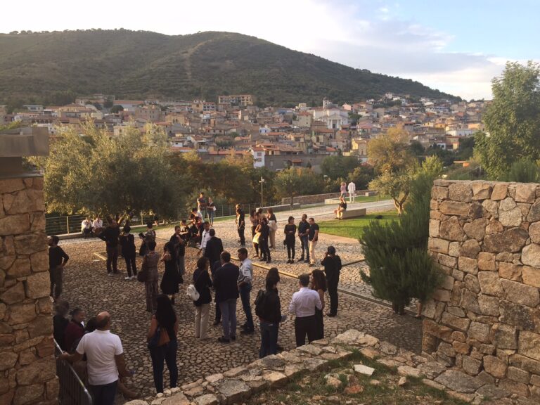 Doppio opening al Museo Nivola Doppio opening al Museo Nivola. Con la rivista E il Topo in trasferta in Sardegna. E il tedesco Philip Topolovac, che inaugura il primo ciclo di residenze a Orani‏