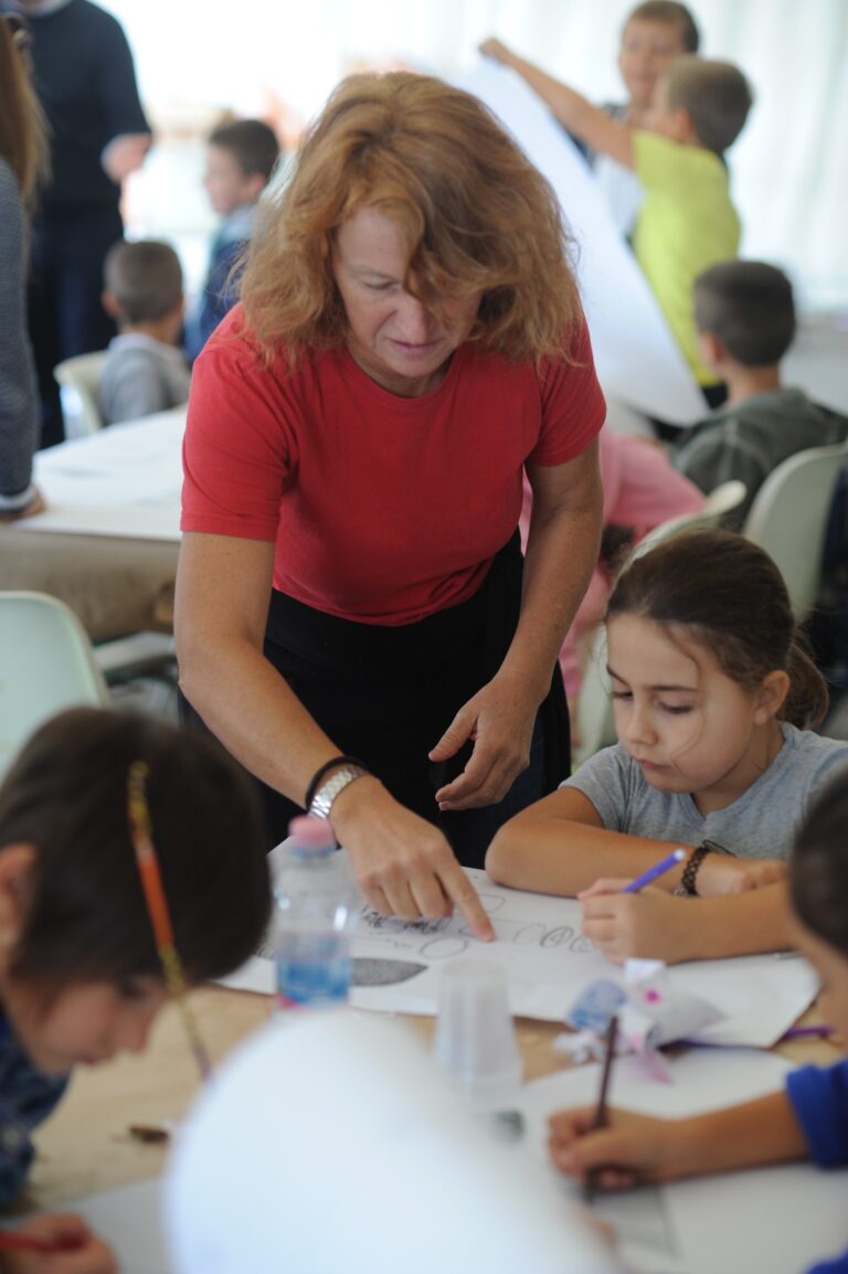 E-straordinario for Kids #3 - Elisabetta Benassi al lavoro con i bambini - photo Andrea Pacioni