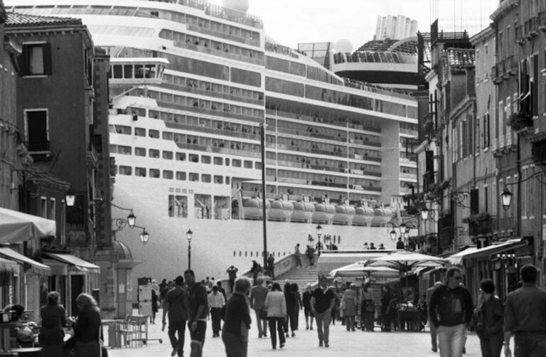 Gianni Berengo Gardin, Mostri a Venezia, 2013, courtesy of Fondazione Forma, Milano