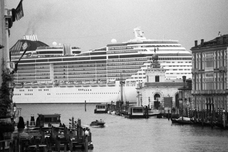 Gianni Berengo Gardin, Mostri a Venezia, 2013, courtesy of Fondazione Forma, Milano