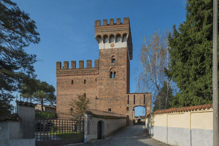 Il castello di Verrone che ospita il Museo del Falso