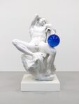 Jeff Koons, Gazing Ball (Barberini Faun), 2013, gesso e vetro, 177,8 x 121,9 x 139,4 cm, © Jeff Koons, photo Tom Powel Imaging