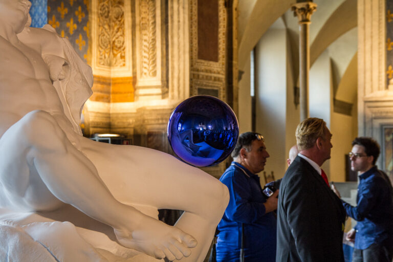 Jeff Koons a Firenze 05 Ecco le immagini dei trionfo di Jeff Koons a Firenze. Festa grande a Palazzo Corsini: e il sindaco gli consegna le chiavi della città