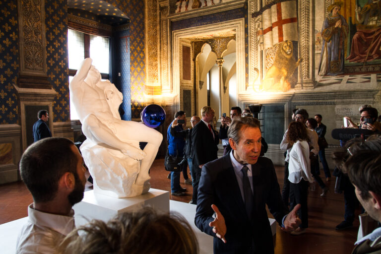 Jeff Koons a Firenze 06 Ecco le immagini dei trionfo di Jeff Koons a Firenze. Festa grande a Palazzo Corsini: e il sindaco gli consegna le chiavi della città